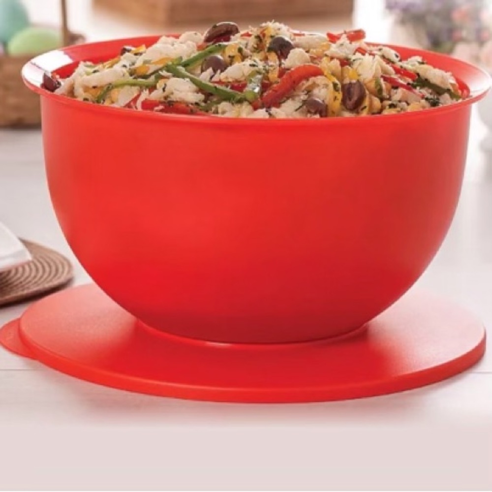 TUPPERWARE® IMPRESSIONS CLASSIC BOWL 4.3 LITER RED COLOR - Picture 2 of 4